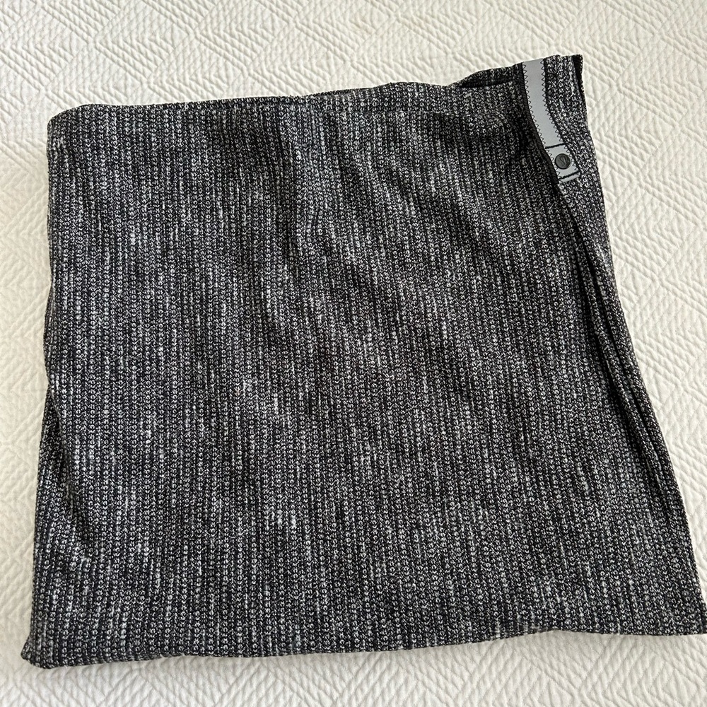 Lululemon Customizable Snap Scarf Grey/Black Os - image 2